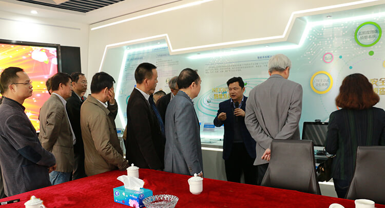戴总介绍.jpg